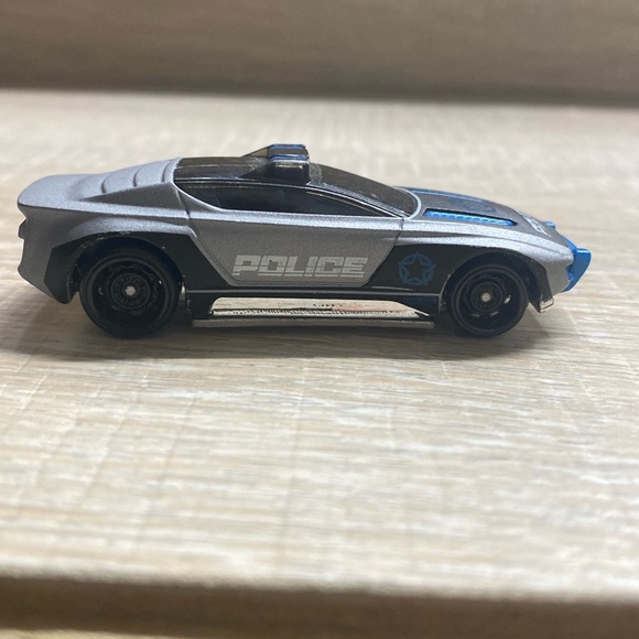 HW Rescue 2019 Alpha Pursuit Police Car Hot Wheels - Picture 1 of 5